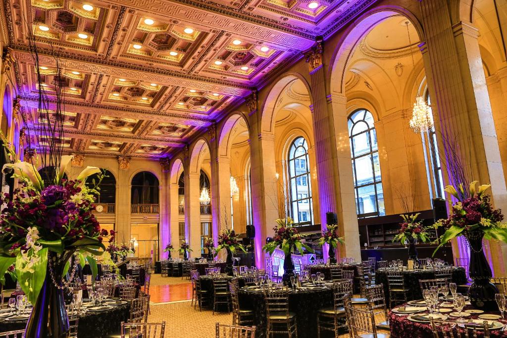 One King West Hotel & Residence